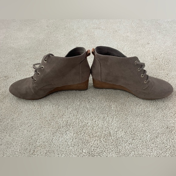 Brown wedged booties with ties! - Picture 1 of 4